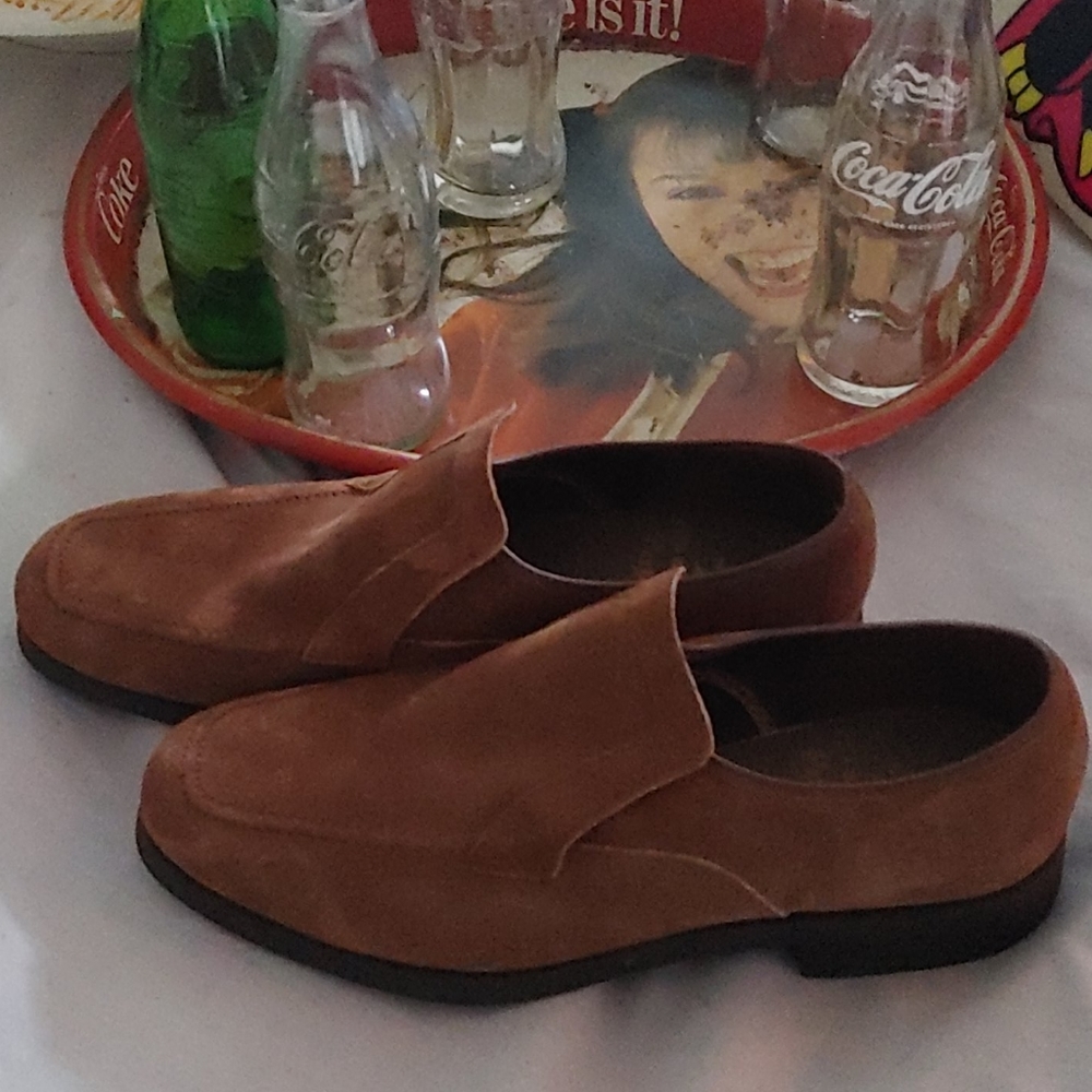 Some lovely 7 1/2 made in canada hush puppies